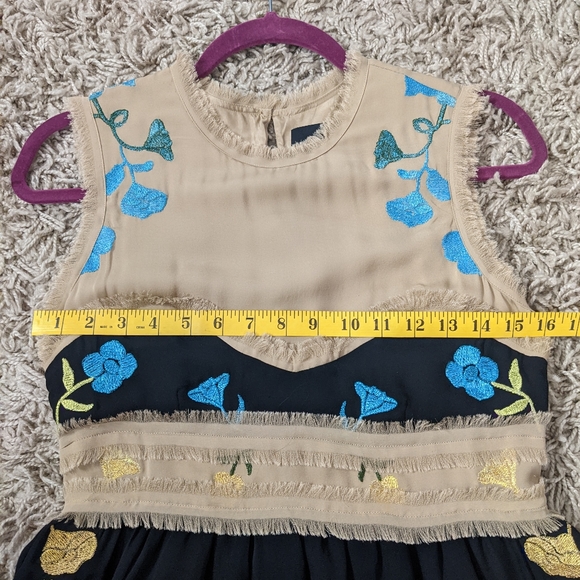 Cynthia Rowley Embroidered Silk Peplum Top Sz S/M - Picture 8 of 9